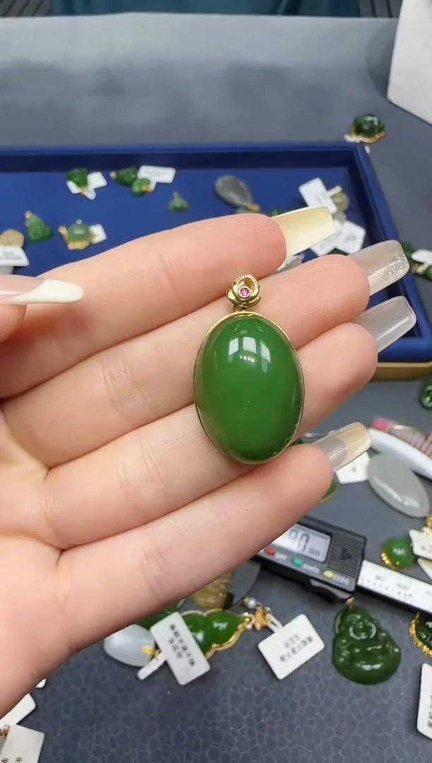 【闪购商品】和田玉挂件18K金镶嵌1