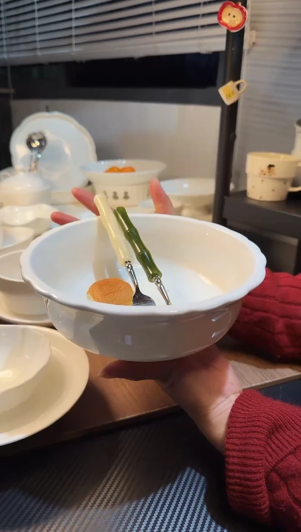 陶瓷8.5英寸花边汤碗不含勺叉