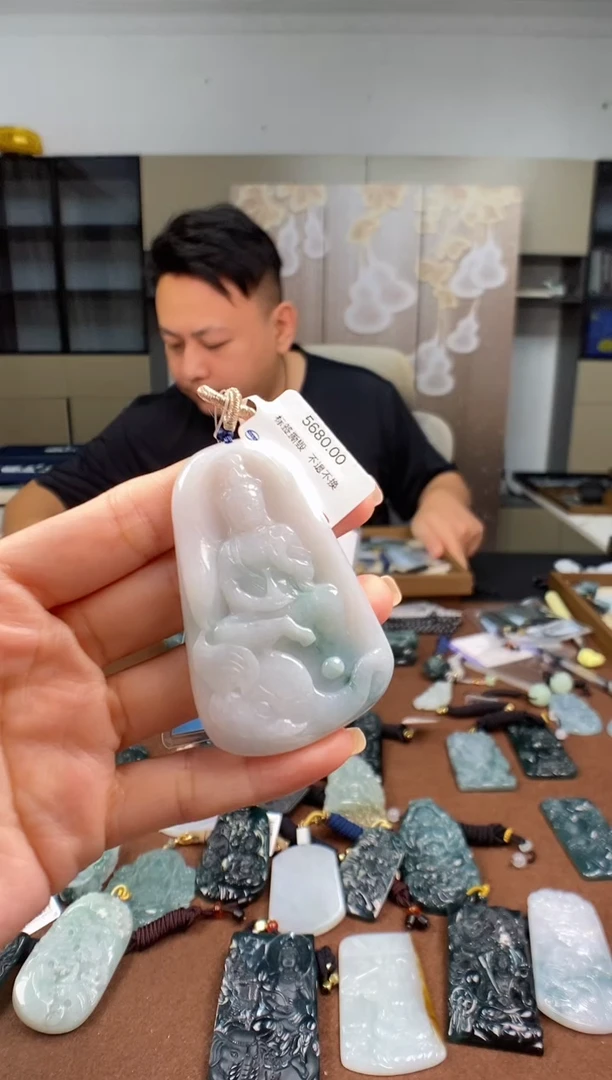 颈饰未镶嵌翡翠多样性发其一