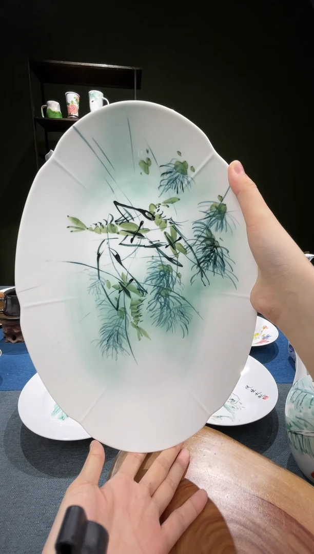 碗景德镇高温釉下彩13英寸荷口鱼盘虾趣
