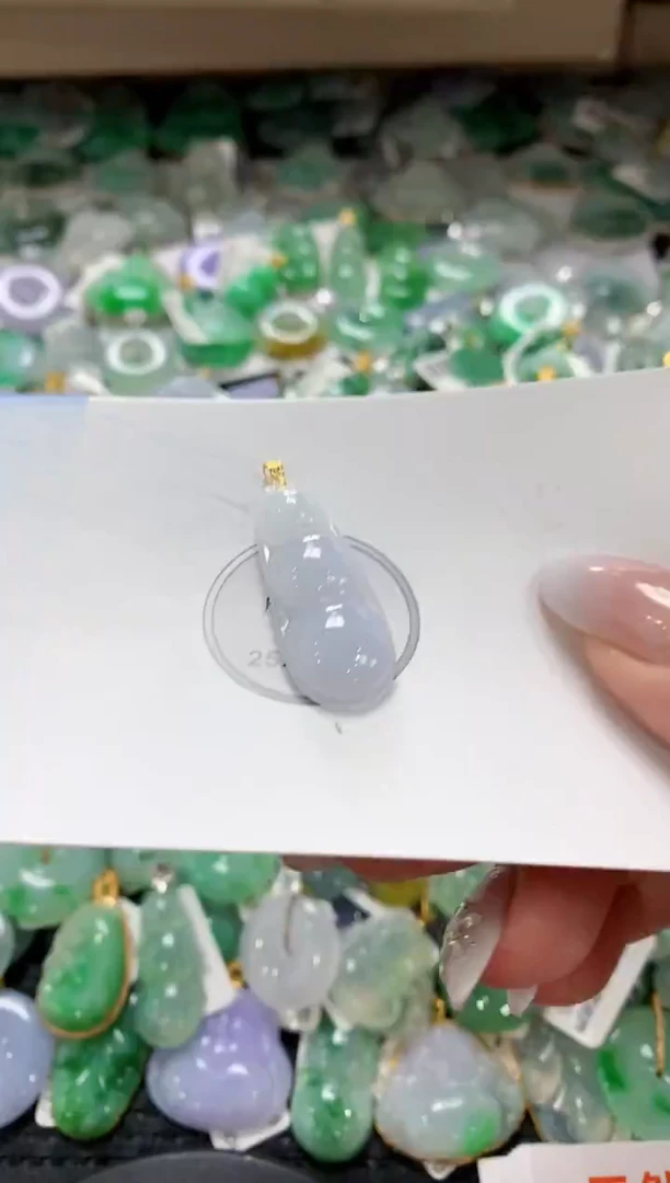 颈饰18K金镶嵌翡翠1111111111111111