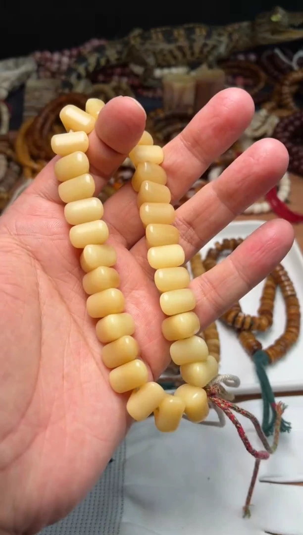 牛骨其他行**水杂件371-手工三角-有棕裂