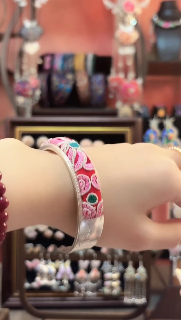 织绣 云织谣民族风精美饰品   242