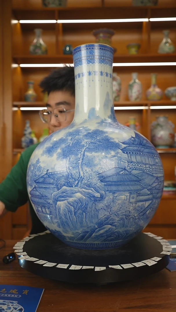 其他用****7粉彩山水天球瓶一只