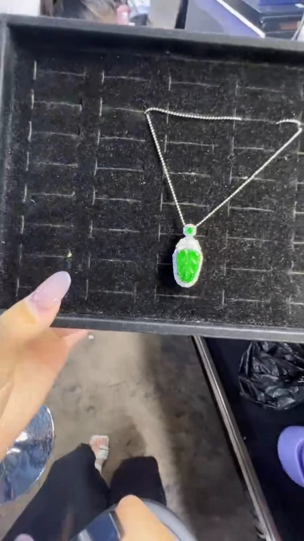 翡翠未镶嵌颈饰叶子吊坠多样性发货1