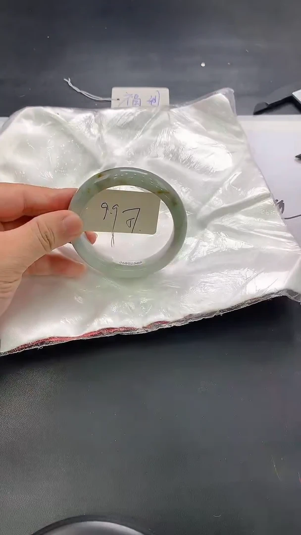 翡翠手镯未镶嵌8