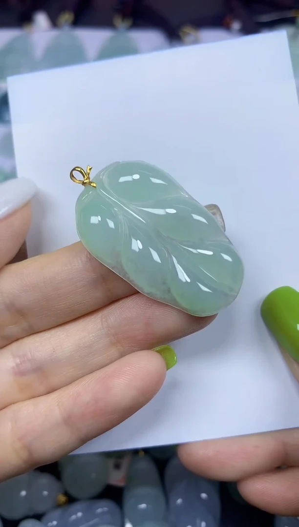 翡翠18K金镶嵌颈饰挂件