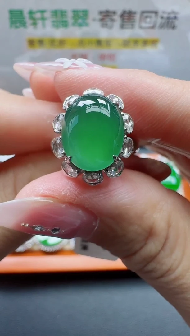 18K金镶嵌戒指翡翠许**.寄售回流，24小时鉴赏期