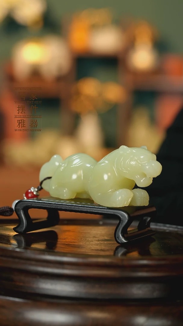 玉《伏虎如虎添翼》摆件
