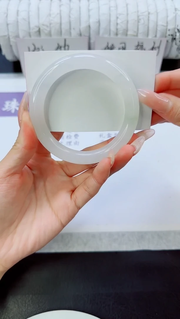 未镶嵌手镯石英质玉1/56.7