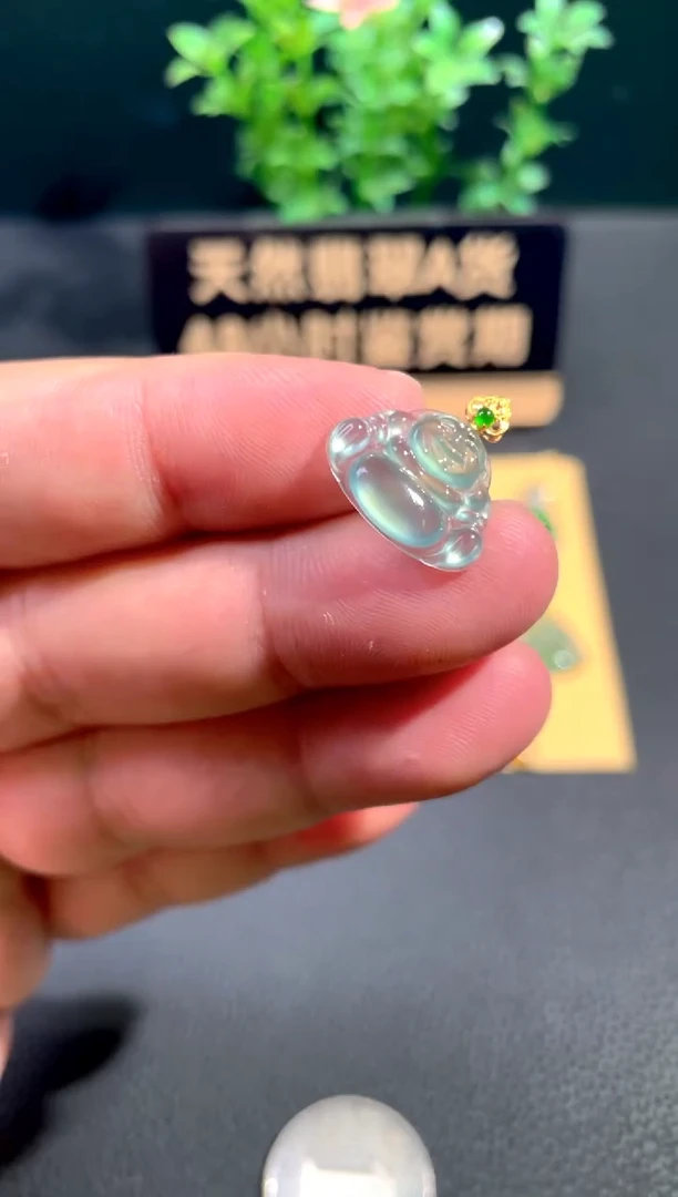 颈饰18K金镶嵌翡翠翡翠