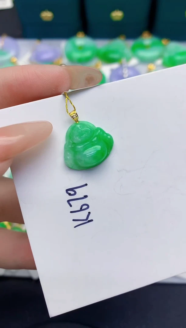 颈饰18K金镶嵌翡翠缅甸天然翡翠A货