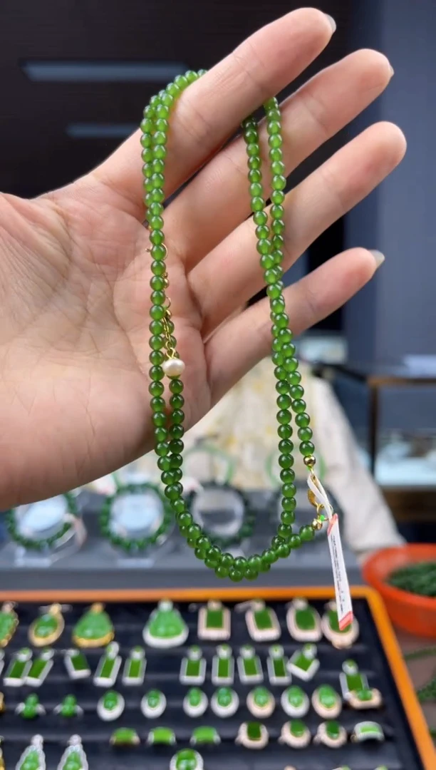 颈饰未镶嵌和田玉（碧玉）东**意±4mm辣阳绿小米珠项链