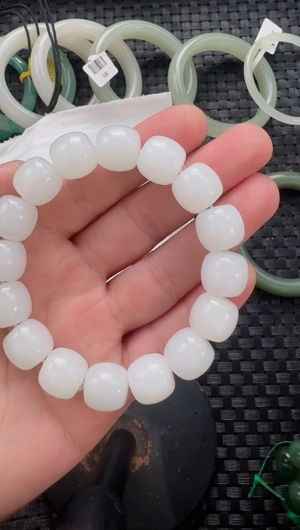 颈饰未镶嵌和田玉14*13老型白玉