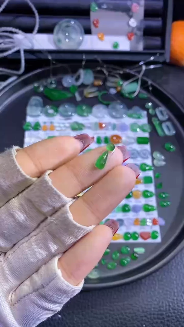 未镶嵌挂件翡翠水滴