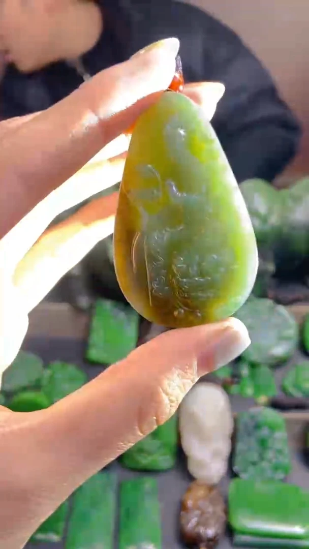 颈饰未镶嵌和田玉1