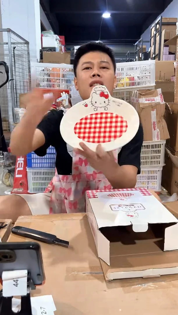 瓷片原盒kt猫红格子餐盘 微瑕
