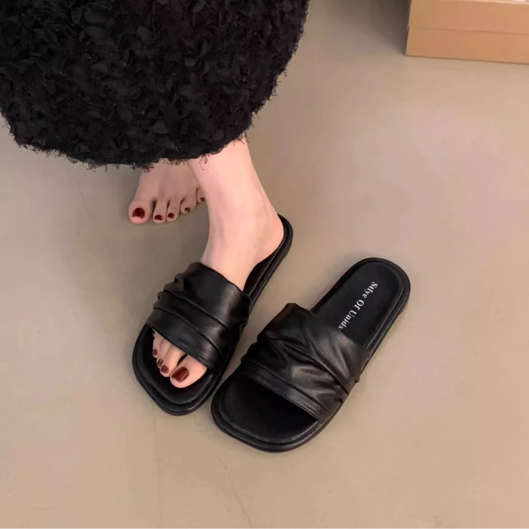 超火绝美拖鞋女夏外穿2025新款法式平底一字拖配裙子孕妇沙滩凉鞋