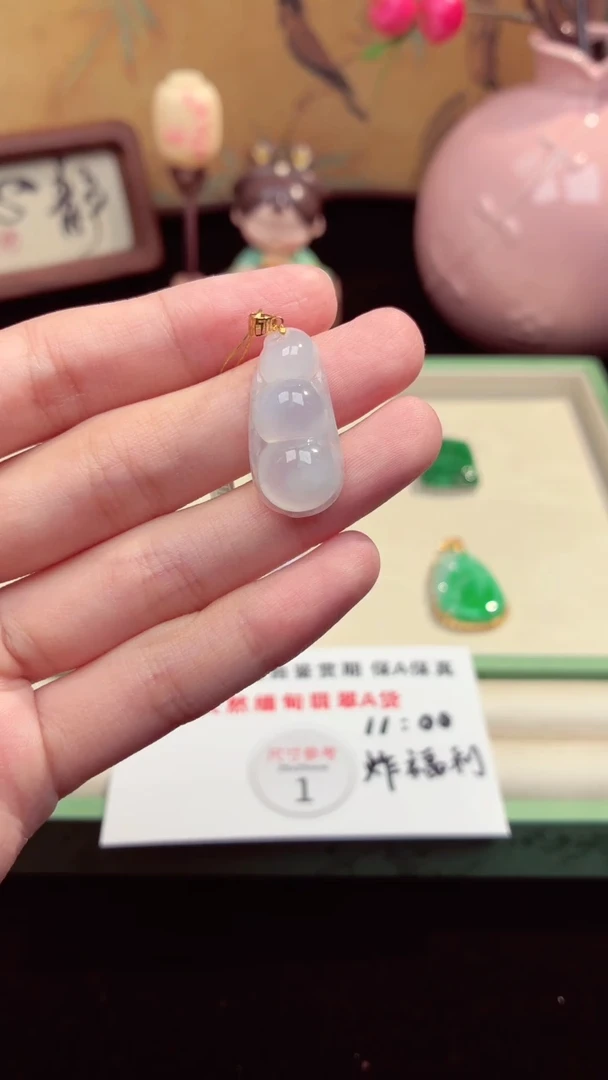 吊坠(赠链)未镶嵌翡翠翡翠吊坠69
