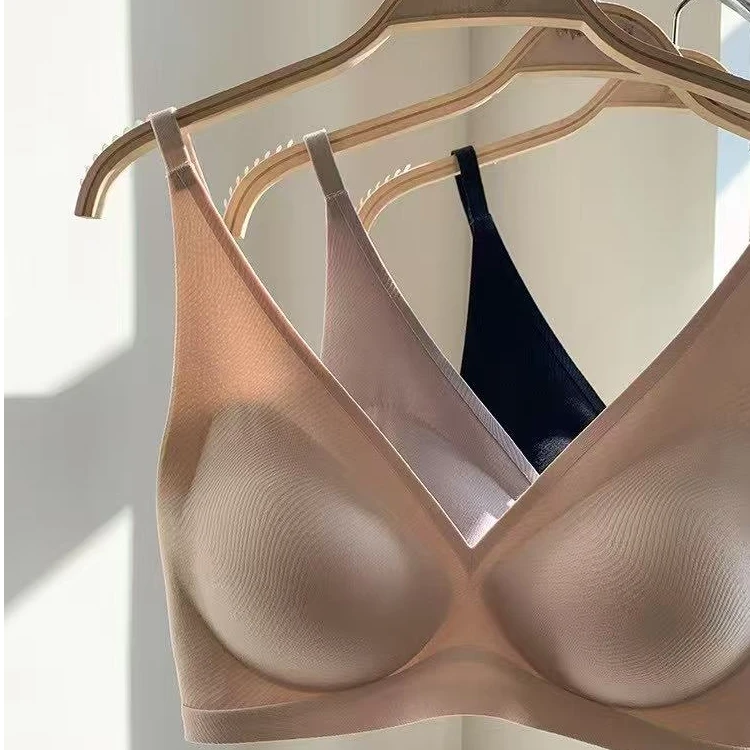 深圳南油深V三角杯流线暗纹款细肩带无痕文胸