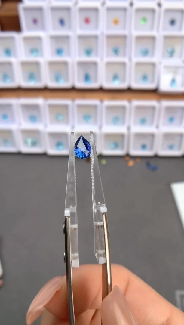未镶嵌裸石定制蓝宝石1.08ct 无烧矢车菊