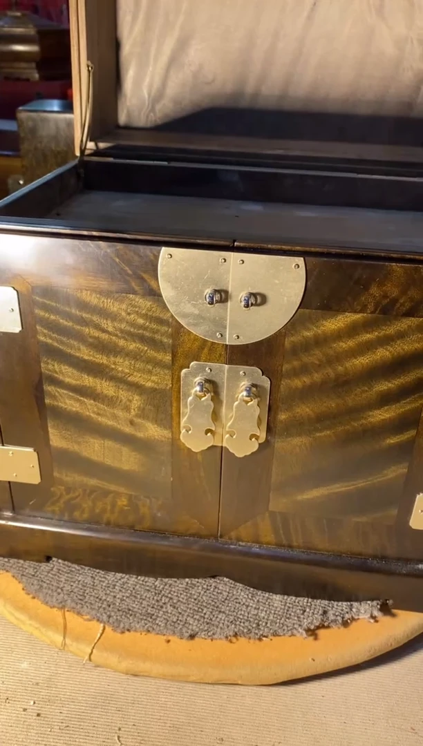 【闪购商品】金丝楠木艺阴沉官皮箱F65