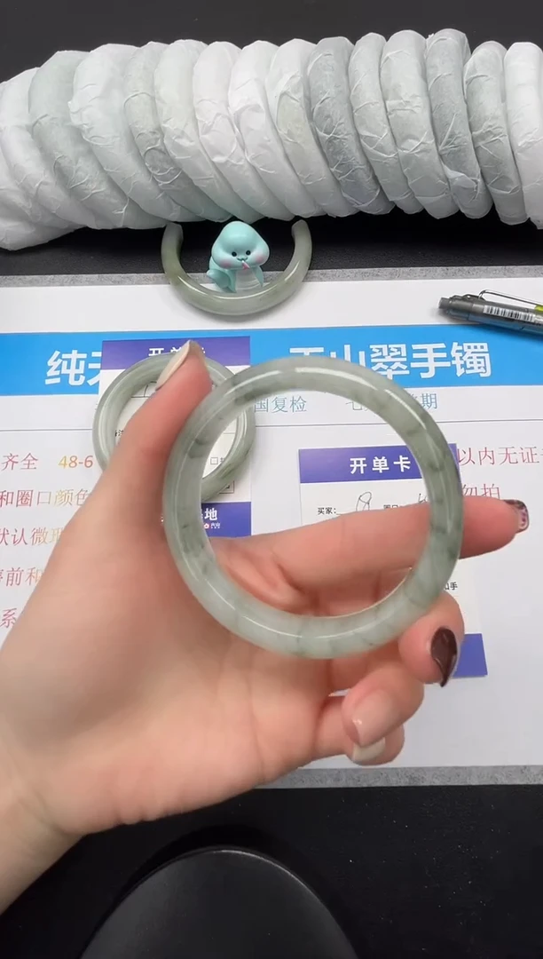 【闪购商品】石英质玉手镯未镶嵌18-59.8