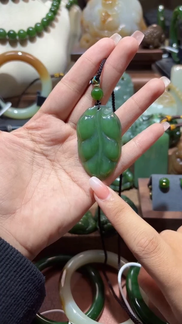 颈饰未镶嵌和田玉（碧玉）1