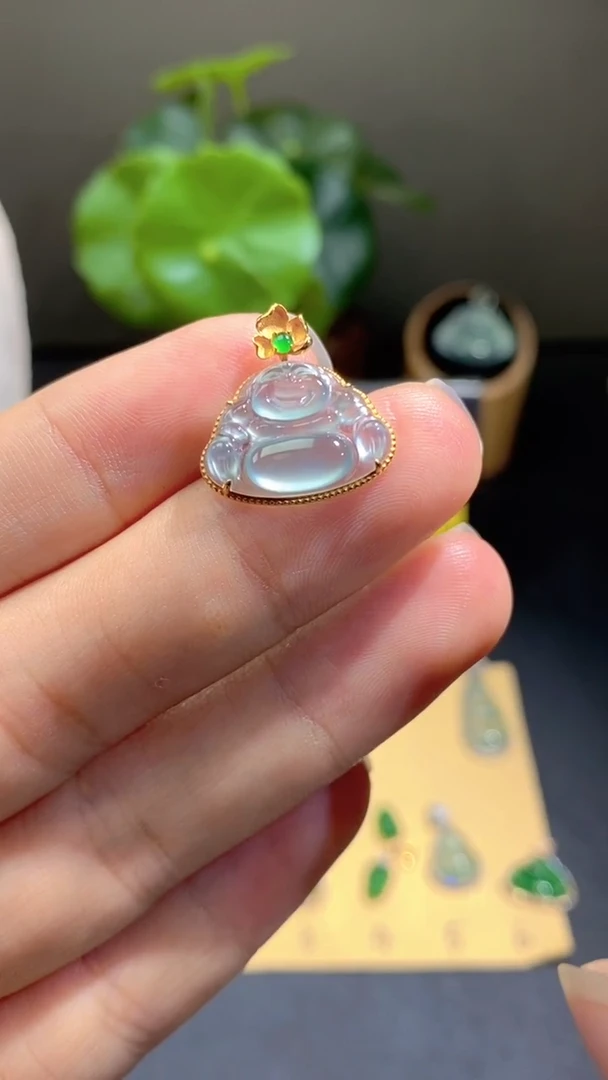 颈饰18K金镶嵌翡翠翡翠A货