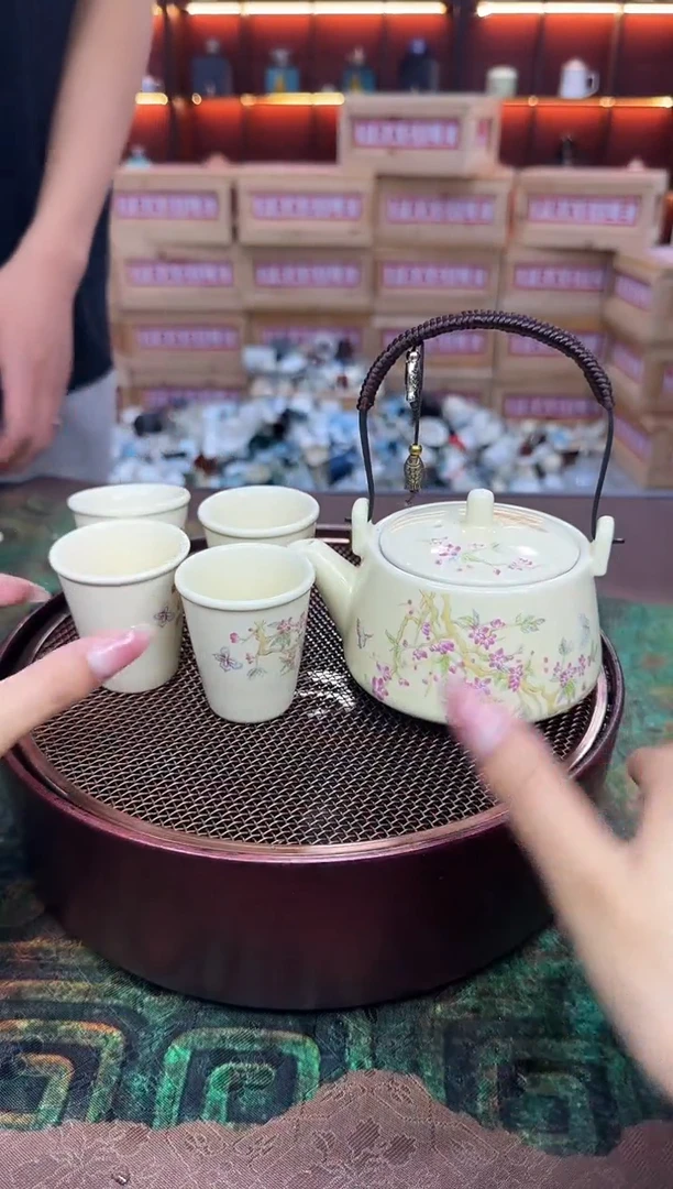 蝶恋花-提梁壶（一壶四杯）