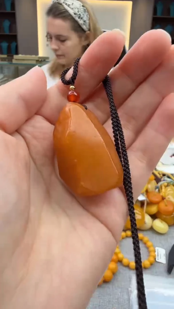 琥珀颈饰未镶嵌90秒拍号 假一罚三