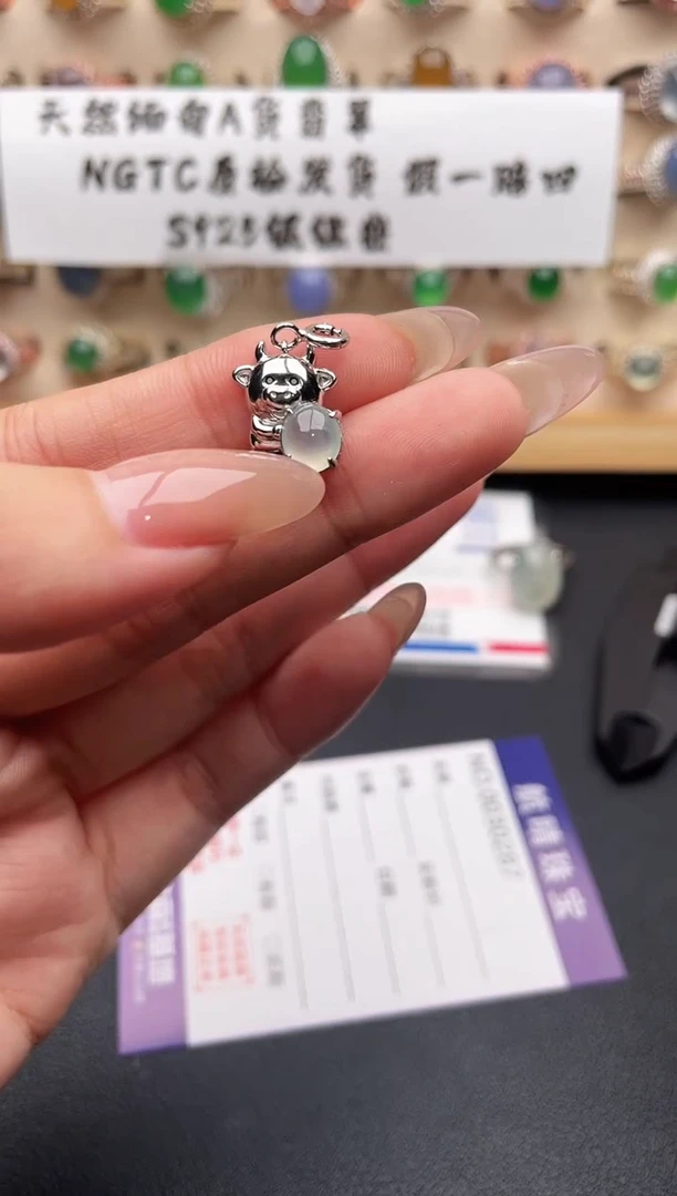 未镶嵌戒指翡翠一物一证一礼盒