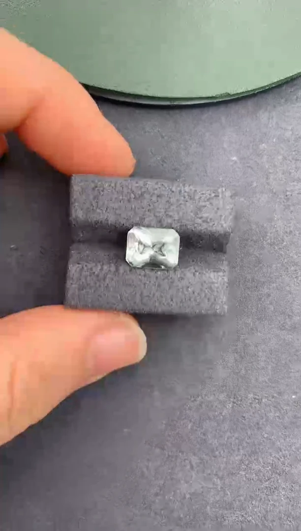 【闪购商品】绿柱石裸石未镶嵌2.3ct 白色绿柱石