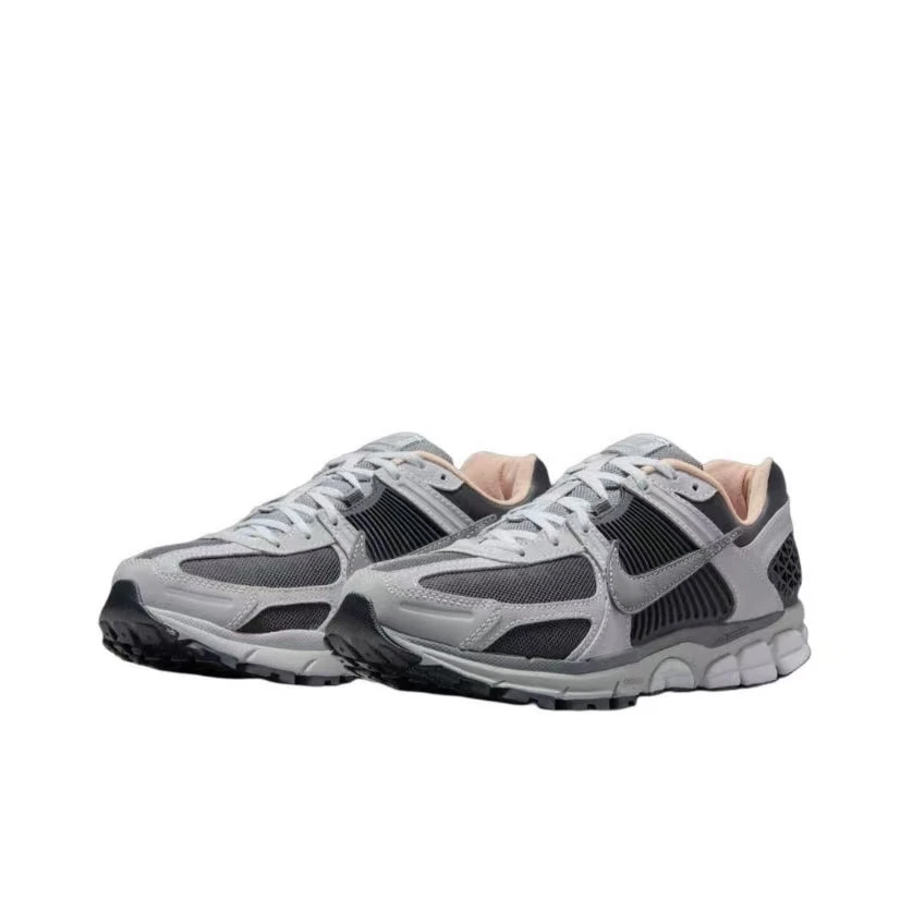 NIKE/耐克Air Zoom Vomero 5 舒适防滑耐磨跑步鞋男款 HV5982001