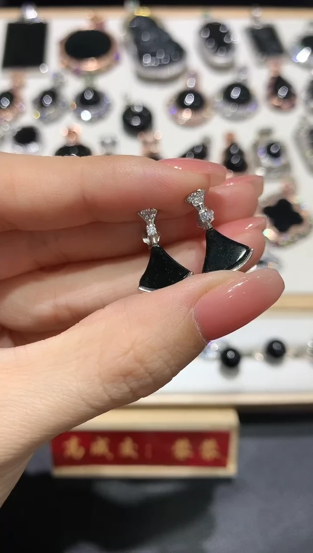 【闪购商品】翡翠吊坠(不含链)银S925镶嵌18多人多样性随机发货1件