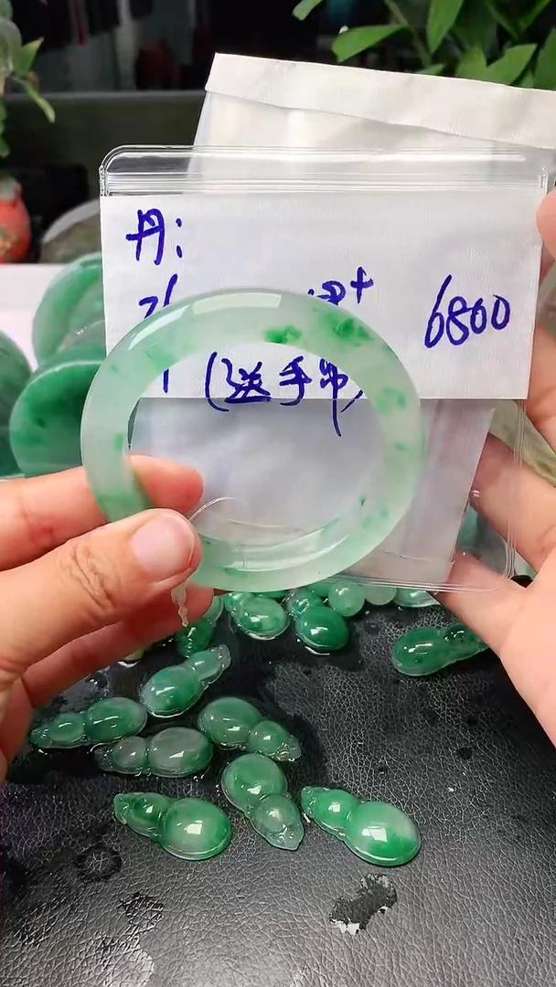 定制石英质玉（非洲翠）丹手镯