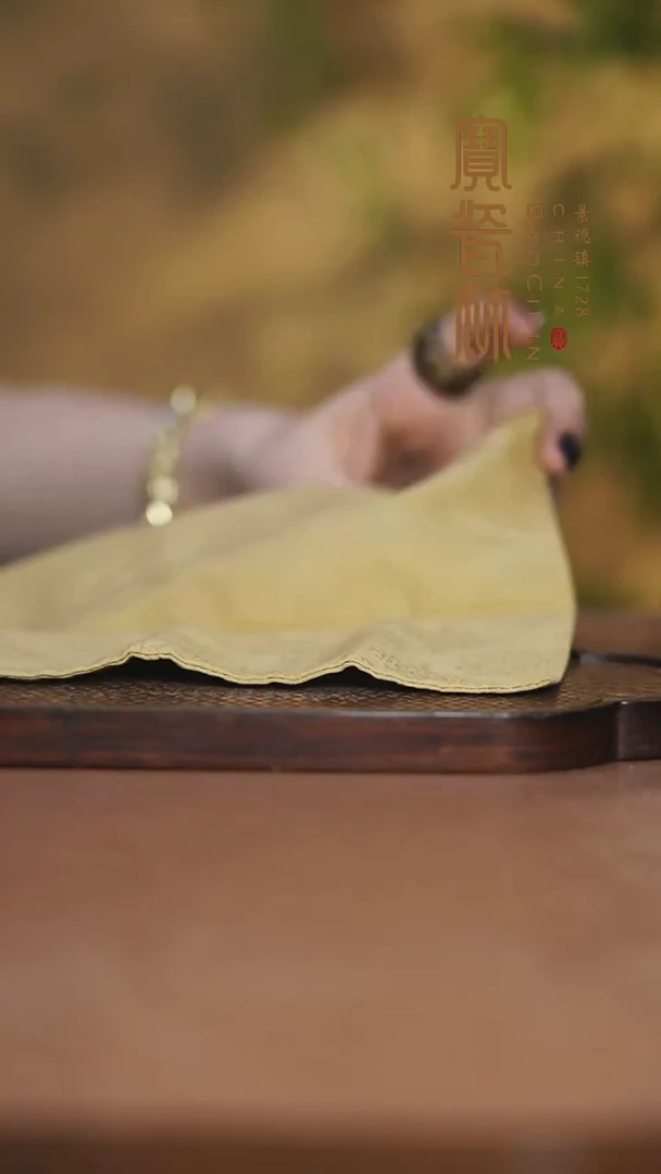宝瓷林团花茶巾金色