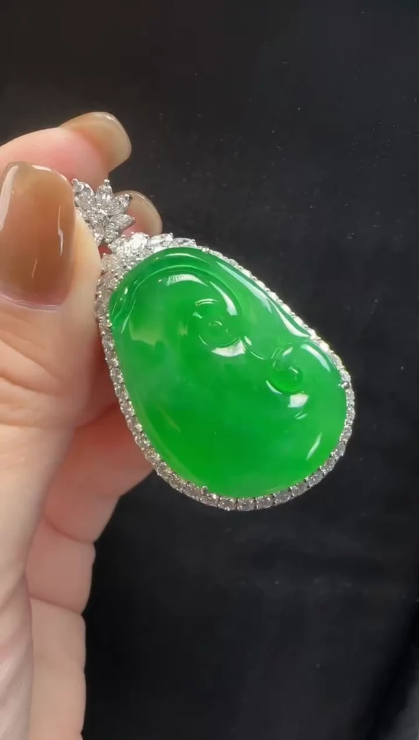 颈饰18K金镶嵌翡翠9906如意一个