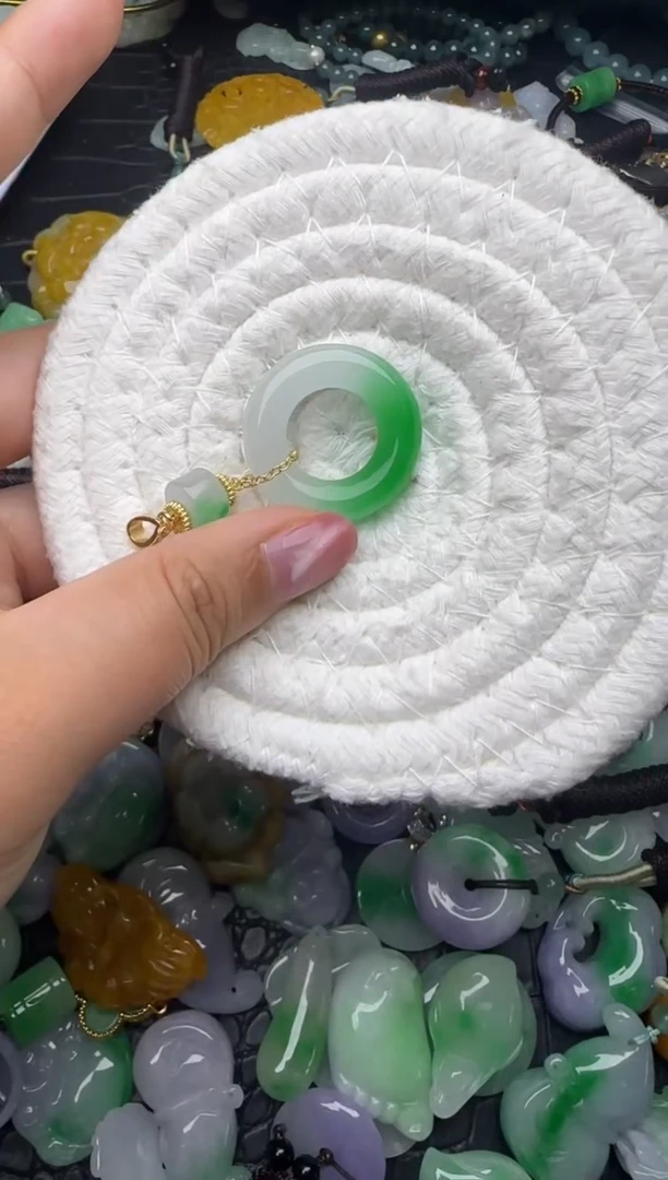 颈饰未镶嵌翡翠缅甸翡翠吊坠