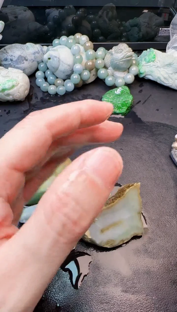 翡翠未镶嵌颈饰13