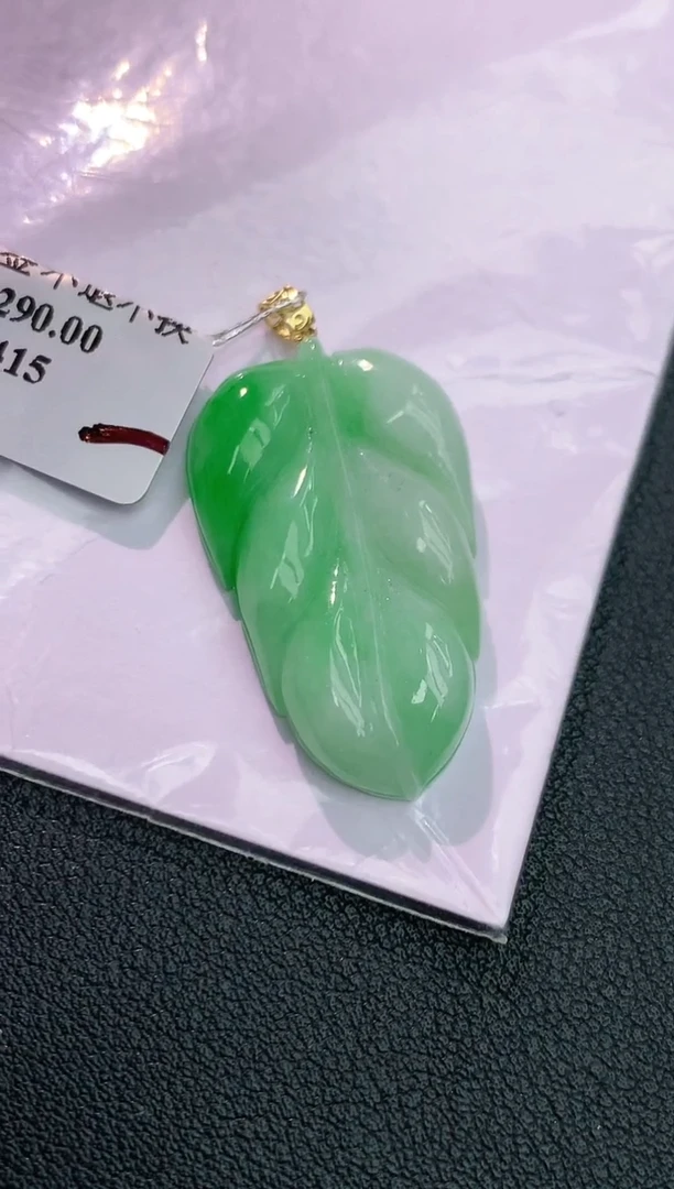 颈饰18K金镶嵌翡翠赠礼盒证书 丁丁