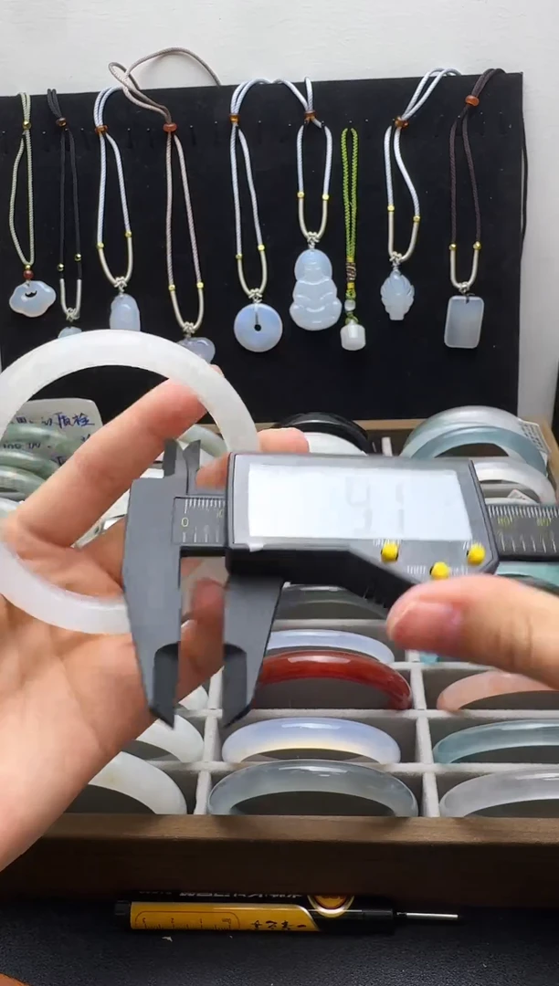 【闪购商品】石英质玉手镯合金天山翠手镯