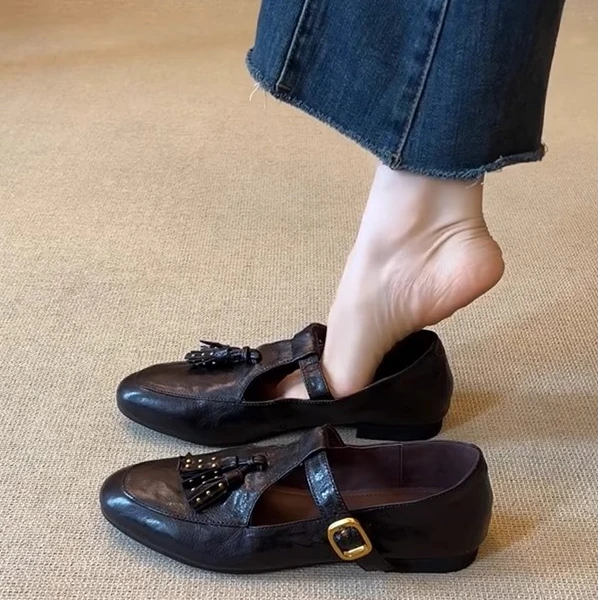 羊皮版~黑色文艺平底流苏圆头铆钉浅口单鞋女百搭通勤平底玛丽珍