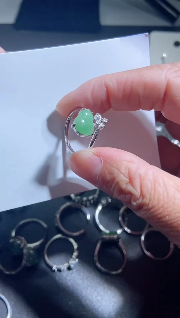 银S925镶嵌戒指翡翠银S925镶嵌