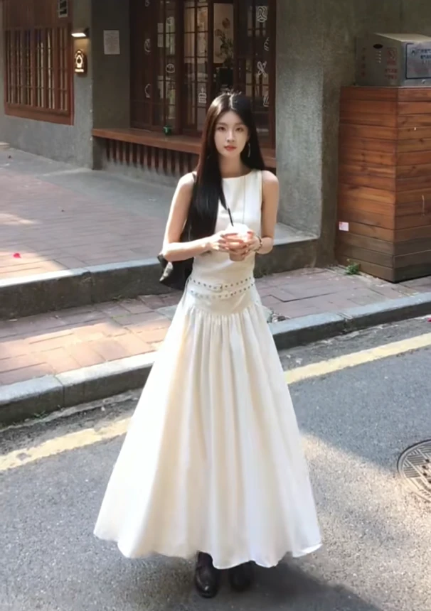 高级小众时尚白色圆领设计感连衣裙子女百搭显瘦气质氛围感穿搭