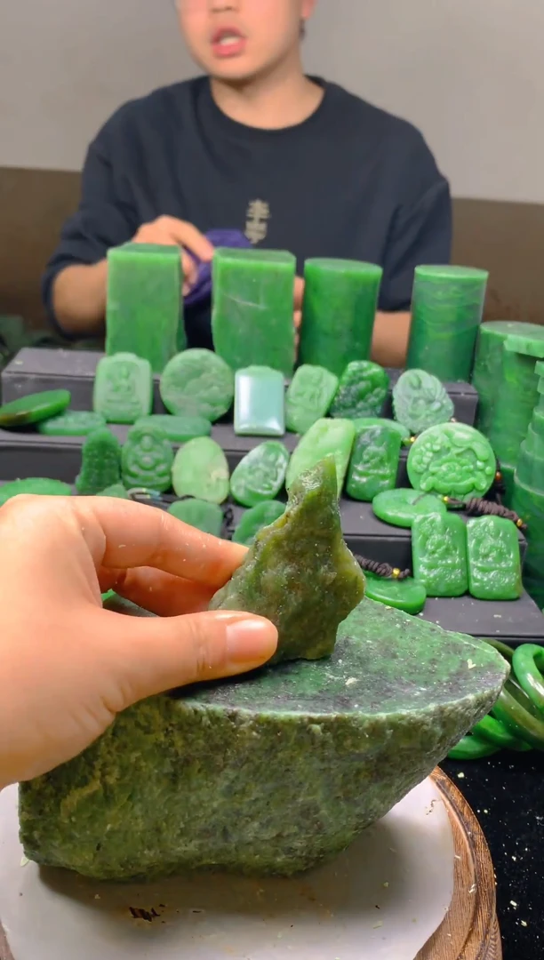 未镶嵌和田玉（碧玉）珠宝半成品1