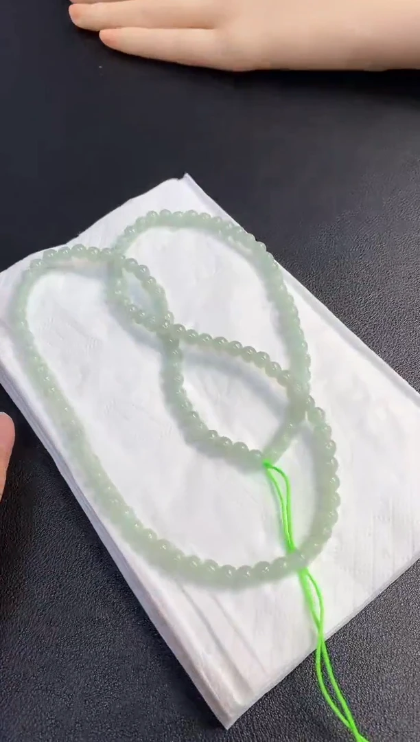 项链未镶嵌翡翠今****?晴绿