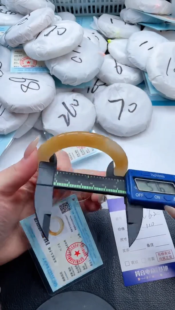 【闪购商品】石英质玉手镯未镶嵌8V62-57