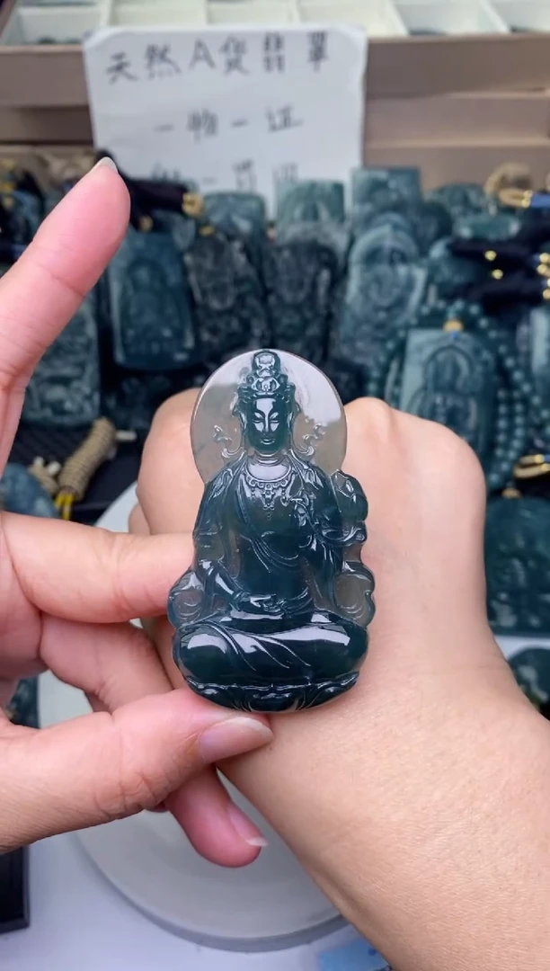 颈饰未镶嵌翡翠