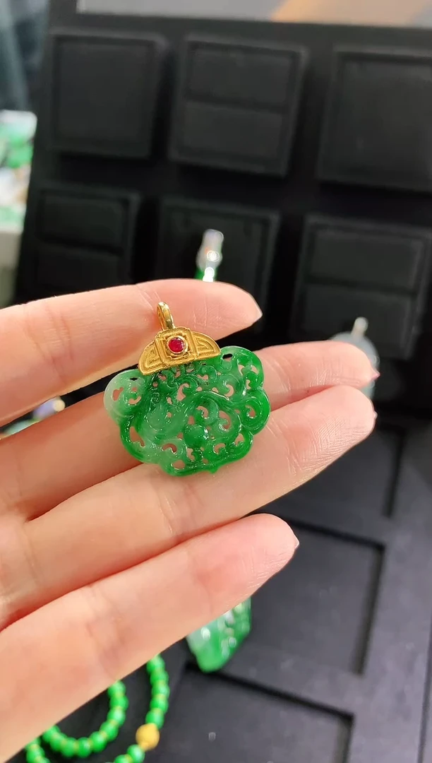 【闪购商品】翡翠颈饰18K金镶嵌吊坠